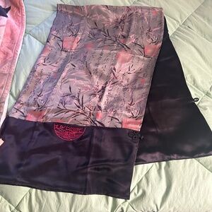 STUNNING - NWT 100% Silk Chinese Shawl / Wrap Frog Closure with Pockets